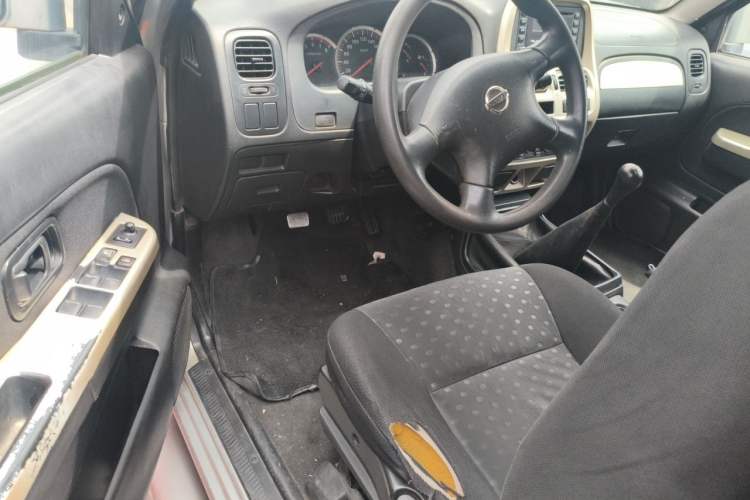 Used Nissan Paladin 2008 2.4L Two-Wheel-Drive Standard Version Steering Wheel