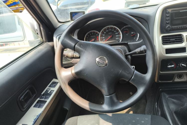 Used Nissan Paladin 2008 2.4L Two-Wheel-Drive Standard Version Steering Wheel