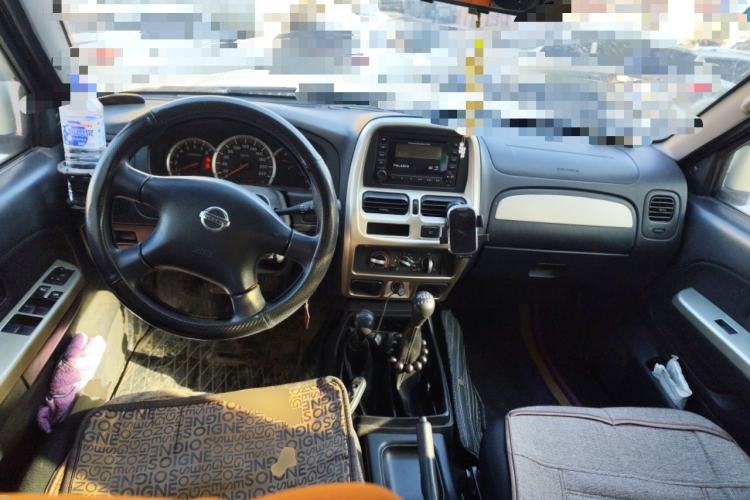 Used Nissan Paladin 2008 2.4L 4x4 Standard Edition Center Console