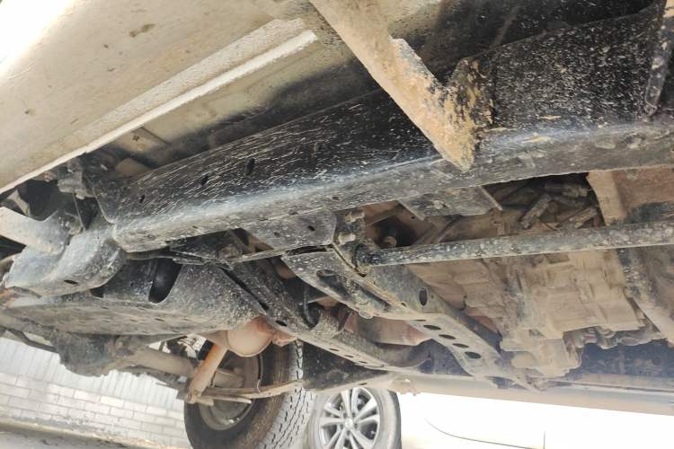 Used Nissan Paladin 2008 2.4L 4x4 Standard Edition Chassis Front Right