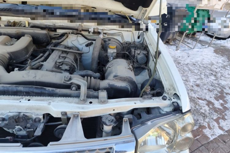Used Nissan Paladin 2008 2.4L 4x4 Standard Edition Engine Bay Left
