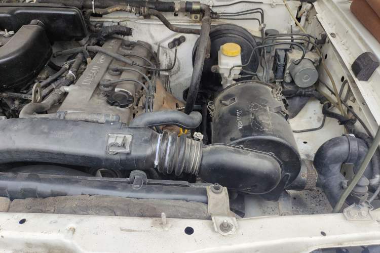 Used Nissan Paladin 2008 2.4L 4x4 Standard Edition Engine Bay Left