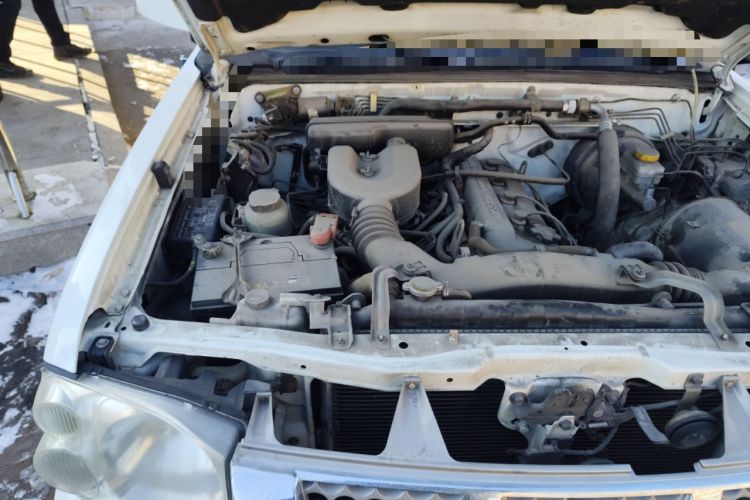 Used Nissan Paladin 2008 2.4L 4x4 Standard Edition Engine Bay Right