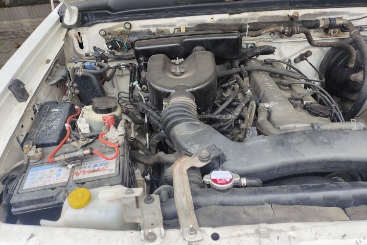 Used Nissan Paladin 2008 2.4L 4x4 Standard Edition Engine Bay Right