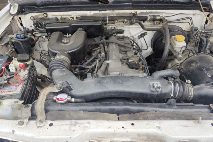 Used Nissan Paladin 2008 2.4L 4x4 Standard Edition Engine Bay