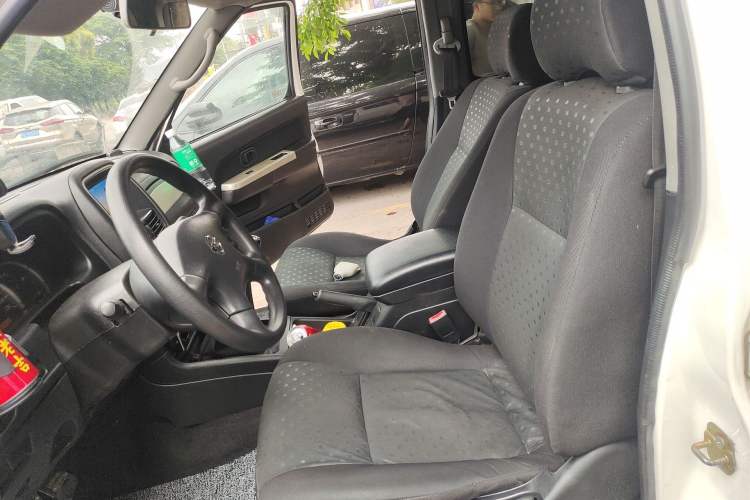 Used Nissan Paladin 2008 2.4L 4x4 Standard Edition Left Front Seat