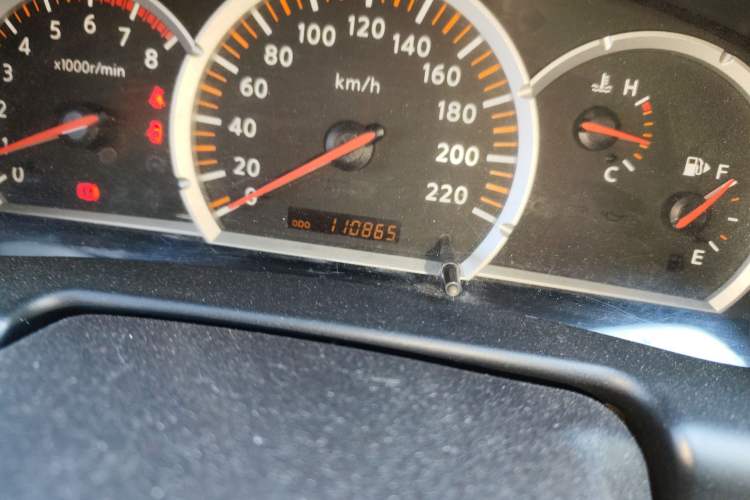 Used Nissan Paladin 2008 2.4L 4x4 Standard Edition Odometer Close Up