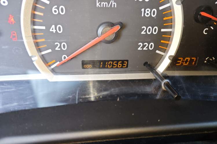 Used Nissan Paladin 2008 2.4L 4x4 Standard Edition Odometer Close Up