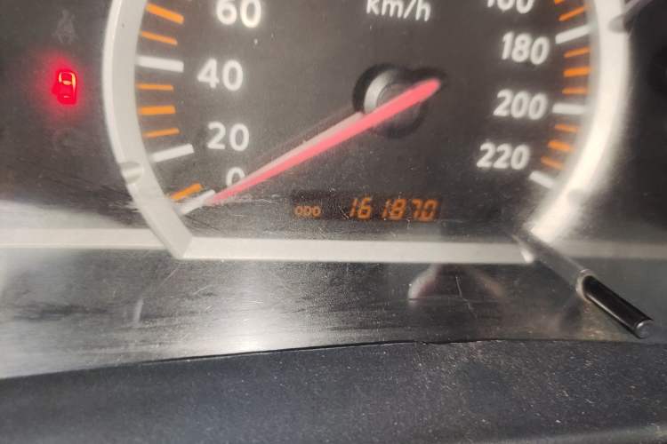 Used Nissan Paladin 2008 2.4L 4x4 Standard Edition Odometer Close Up