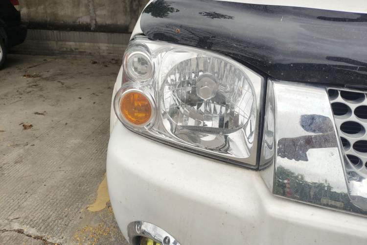 Used Nissan Paladin 2008 2.4L 4x4 Standard Edition Right Front Headlight