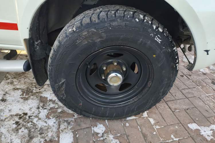 Used Nissan Paladin 2008 2.4L 4x4 Standard Edition Right Front Wheel Hub