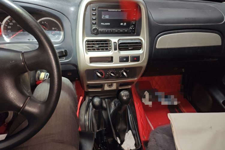 Used Nissan Paladin 2013 2.4L Four-Wheel Drive Standard Version China IV Standard Audio And AC Panel
