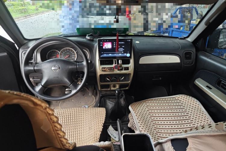 Used Nissan Paladin 2013 2.4L Two-Wheel Drive Standard Version China IV Standard Center Console