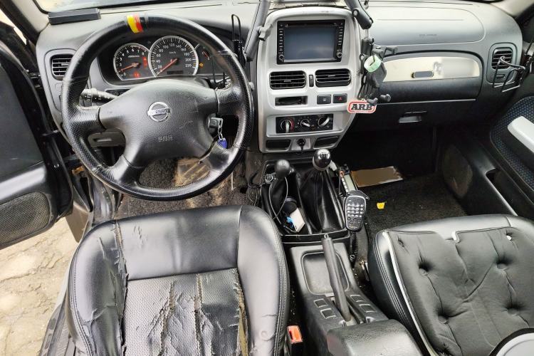 Used Nissan Paladin 2013 2.4L Four-Wheel Drive Standard Version China IV Standard Center Console