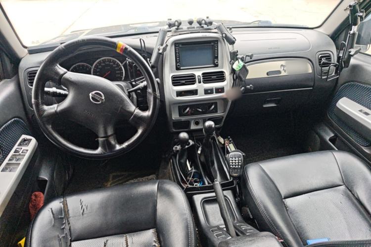 Used Nissan Paladin 2013 2.4L Four-Wheel Drive Standard Version China IV Standard Center Console