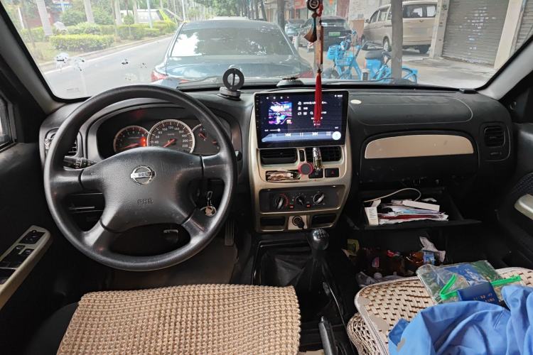 Used Nissan Paladin 2013 2.4L Two-Wheel Drive Standard Version China IV Standard Center Console