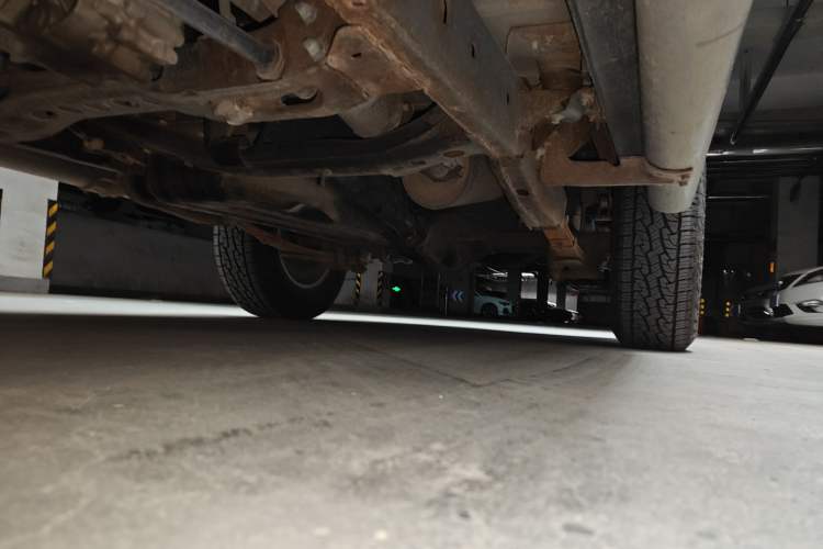 Used Nissan Paladin 2013 2.4L Four-Wheel Drive Standard Version China IV Standard Chassis Front Left