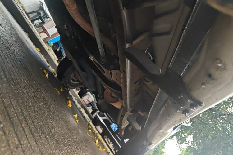 Used Nissan Paladin 2013 2.4L Two-Wheel Drive Standard Version China IV Standard Chassis Front Left