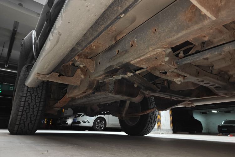 Used Nissan Paladin 2013 2.4L Four-Wheel Drive Standard Version China IV Standard Chassis Front Right