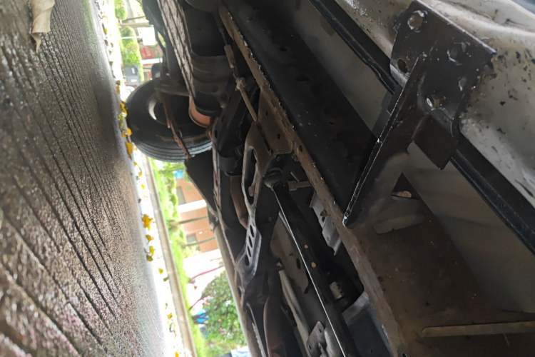 Used Nissan Paladin 2013 2.4L Two-Wheel Drive Standard Version China IV Standard Chassis Front Right