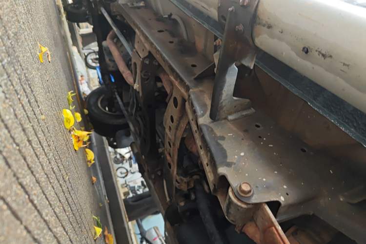Used Nissan Paladin 2013 2.4L Two-Wheel Drive Standard Version China IV Standard Chassis Rear Left