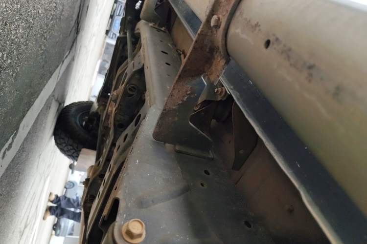 Used Nissan Paladin 2013 2.4L Four-Wheel Drive Standard Version China IV Standard Chassis Rear Left