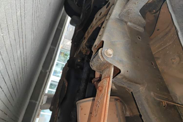 Used Nissan Paladin 2013 2.4L Two-Wheel Drive Standard Version China IV Standard Chassis Rear Left
