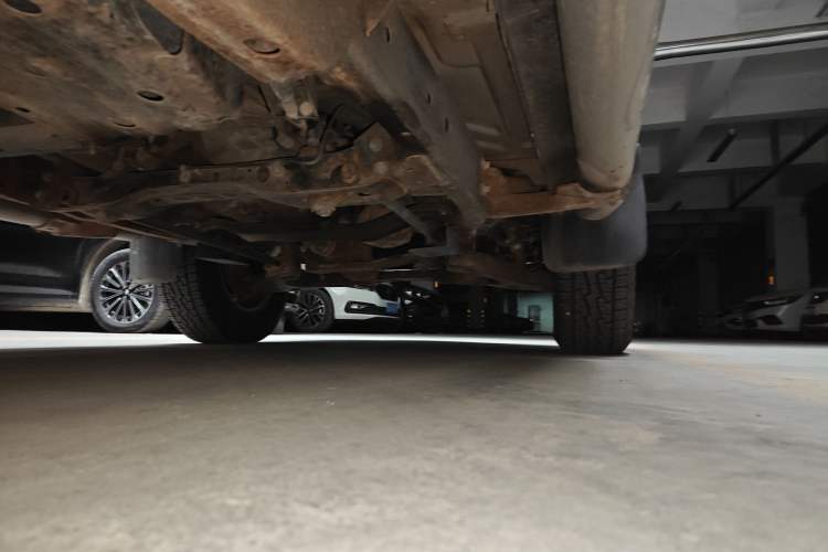Used Nissan Paladin 2013 2.4L Four-Wheel Drive Standard Version China IV Standard Chassis Rear Right