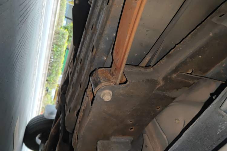 Used Nissan Paladin 2013 2.4L Two-Wheel Drive Standard Version China IV Standard Chassis Rear Right