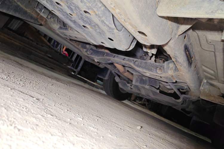 Used Nissan Paladin 2013 2.4L Two-Wheel Drive Standard Edition Emission Standard China IV Chassis Rear Right