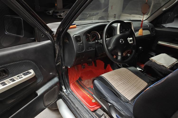 Used Nissan Paladin 2013 2.4L Four-Wheel Drive Standard Version China IV Standard Driver Seat
