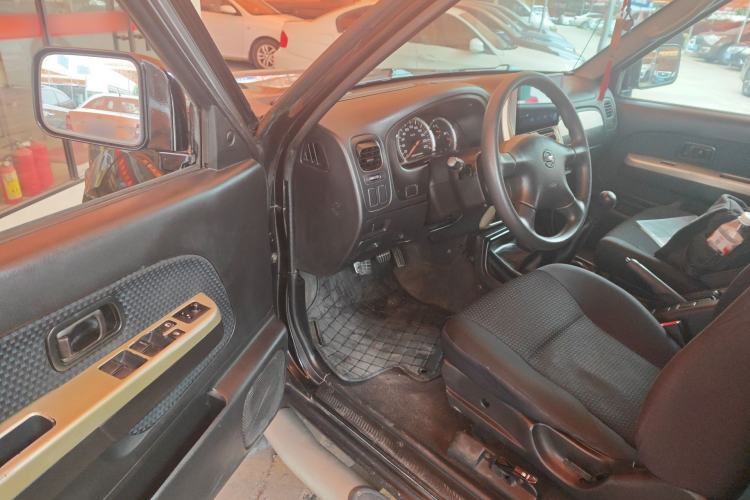 Used Nissan Paladin 2013 2.4L Two-Wheel Drive Standard Version China IV Standard Driver Seat