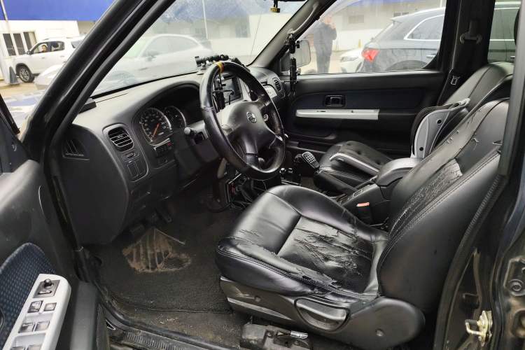 Used Nissan Paladin 2013 2.4L Four-Wheel Drive Standard Version China IV Standard Driver Seat