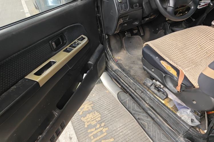 Used Nissan Paladin 2013 2.4L Two-Wheel Drive Standard Version China IV Standard Driver Seat