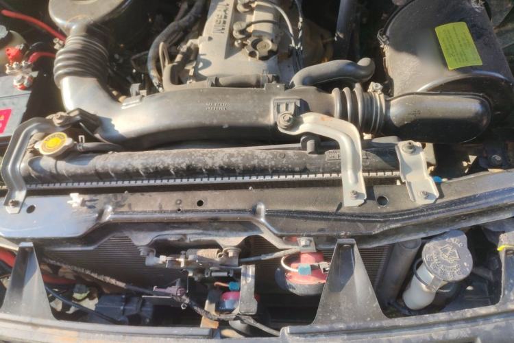 Used Nissan Paladin 2013 2.4L Four-Wheel Drive Standard Version China IV Standard Engine Bay