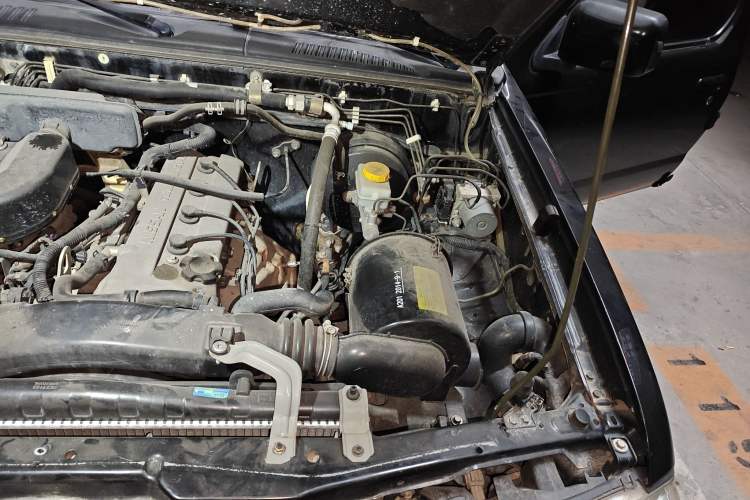 Used Nissan Paladin 2013 2.4L Four-Wheel Drive Standard Version China IV Standard Engine Bay Left