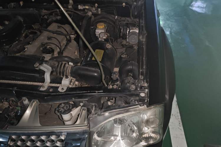 Used Nissan Paladin 2013 2.4L Four-Wheel Drive Standard Version China IV Standard Engine Bay Left