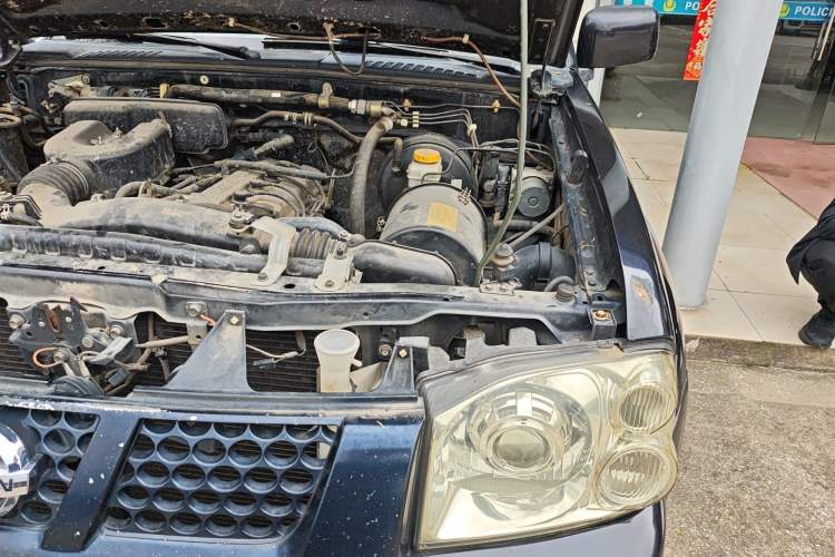 Used Nissan Paladin 2013 2.4L Four-Wheel Drive Standard Version China IV Standard Engine Bay Left