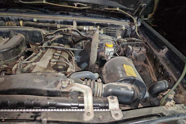 Used Nissan Paladin 2013 2.4L Two-Wheel Drive Standard Edition Emission Standard China IV Engine Bay Left