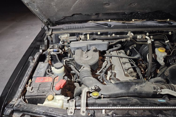 Used Nissan Paladin 2013 2.4L Four-Wheel Drive Standard Version China IV Standard Engine Bay Right
