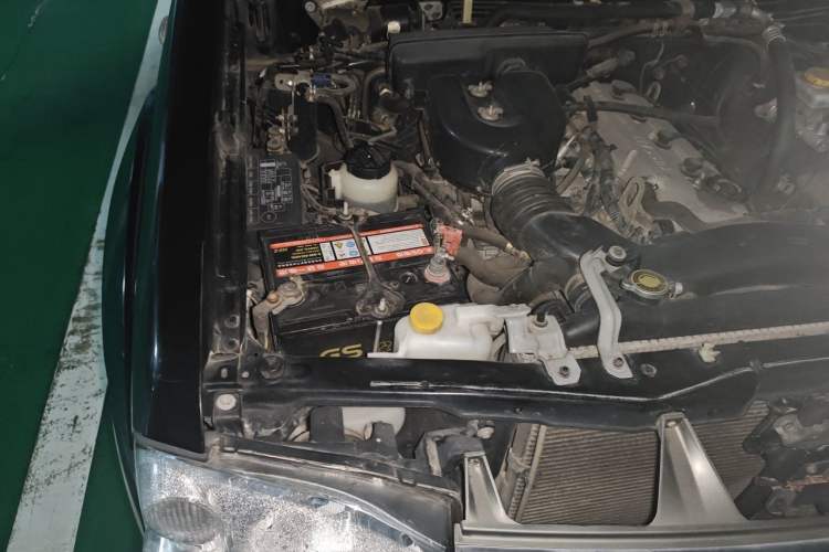 Used Nissan Paladin 2013 2.4L Four-Wheel Drive Standard Version China IV Standard Engine Bay Right