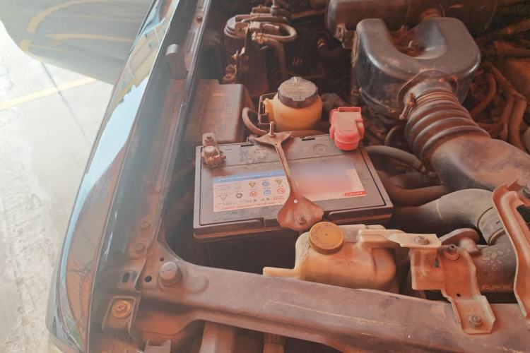 Used Nissan Paladin 2013 2.4L Two-Wheel Drive Standard Version China IV Standard Engine Bay Right
