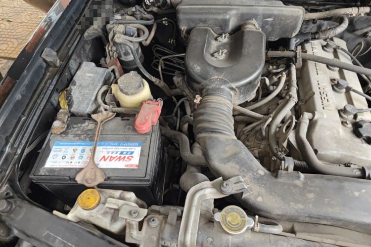 Used Nissan Paladin 2013 2.4L Two-Wheel Drive Standard Version China IV Standard Engine Bay Right