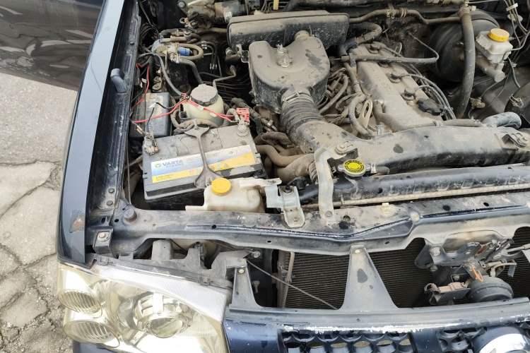 Used Nissan Paladin 2013 2.4L Four-Wheel Drive Standard Version China IV Standard Engine Bay Right