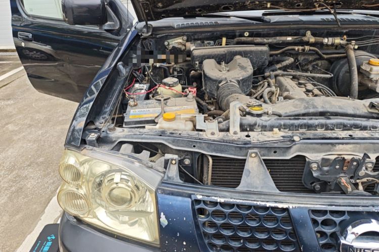 Used Nissan Paladin 2013 2.4L Four-Wheel Drive Standard Version China IV Standard Engine Bay Right