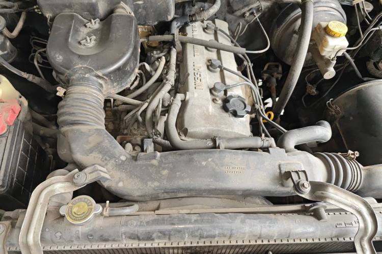 Used Nissan Paladin 2013 2.4L Two-Wheel Drive Standard Version China IV Standard Engine Bay