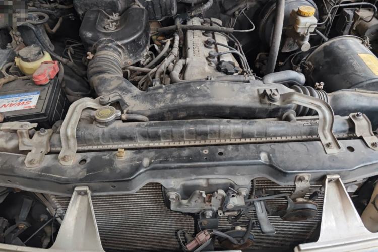 Used Nissan Paladin 2013 2.4L Two-Wheel Drive Standard Version China IV Standard Engine Bay