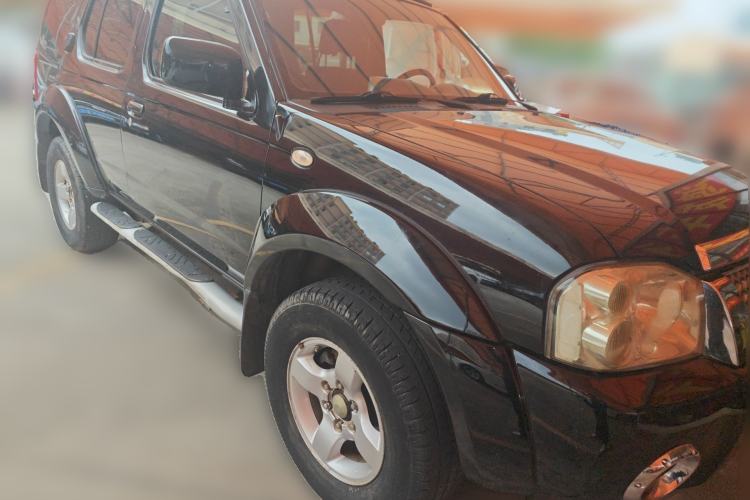Used Nissan Paladin 2013 2.4L Two-Wheel Drive Standard Version China IV Standard Front Right 45 Deg