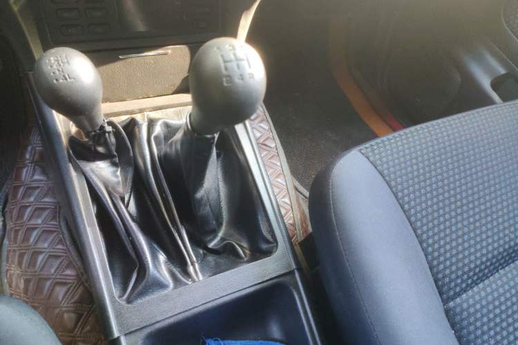 Used Nissan Paladin 2013 2.4L Four-Wheel Drive Standard Version China IV Standard Gear Lever