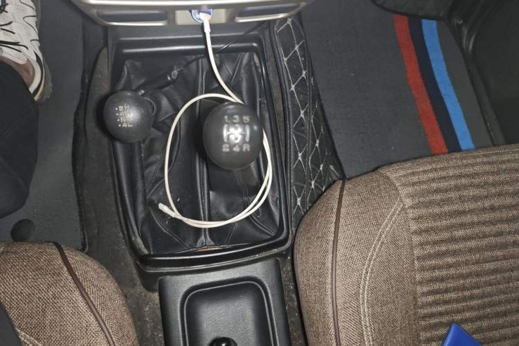 Used Nissan Paladin 2013 2.4L Four-Wheel Drive Standard Version China IV Standard Gear Lever